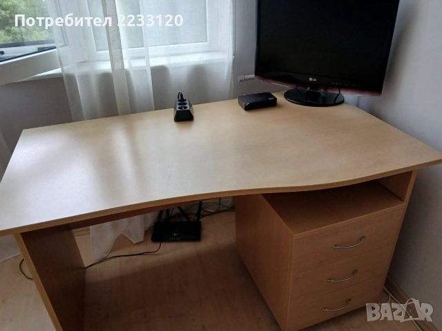 Продавам поръчково бюро., снимка 2 - Бюра - 51488266