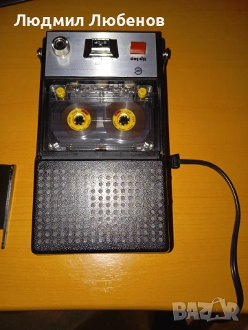 Малко немско касетофонче , снимка 2 - Радиокасетофони, транзистори - 54236290