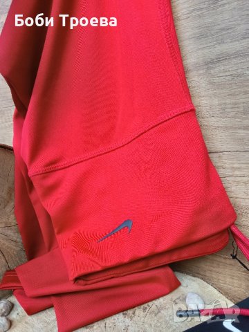 Спортен клин Nike в червено

, снимка 1 - Спортни екипи - 44342176