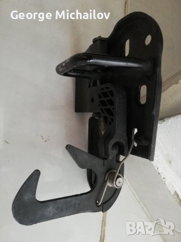 Ключалка преден капак Golf Plus 2004-2014 Caddy 2004-11, Touran 03-10, снимка 3 - Части - 40625815