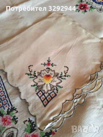 Ленена ръчно бродирана покривка., снимка 3 - Декорация за дома - 49301626