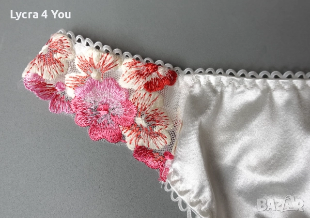 M/L сатенена нова прашка с красив колан и цветни бродерии, снимка 2 - Бельо - 52555231