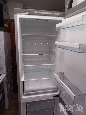 Иноксов комбиниран хладилник с фризер Сименс Siemens А++ с две години гаранция!, снимка 2 - Хладилници - 53992030
