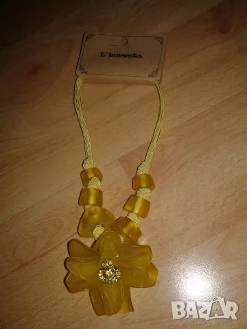 НОВО жълто колие с цвете