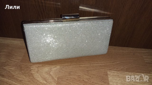 Бална чанта / портмоне в сребристо. 