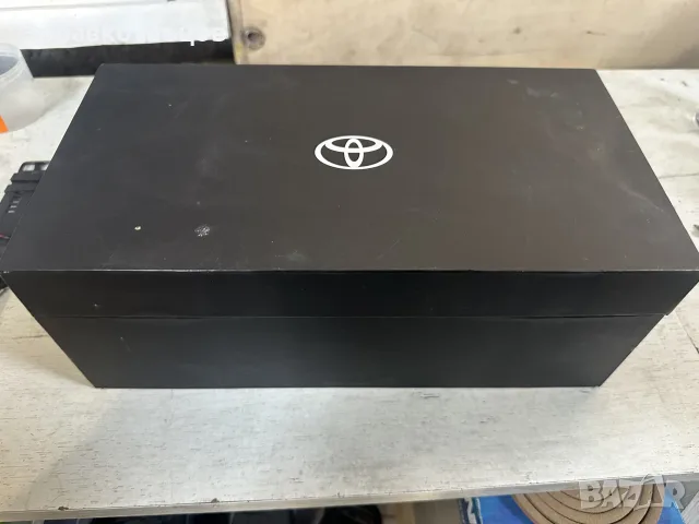 Toyota Welcome Kit с бутилка, ключодържател, USB флаш памет и кабел 
, снимка 2 - Аксесоари и консумативи - 55759263