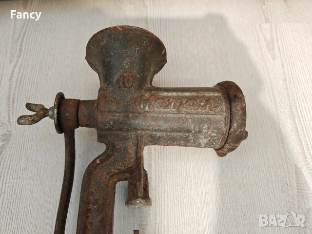 Стара машинка за мелене на месо Метал, снимка 3 - Антикварни и старинни предмети - 53120002