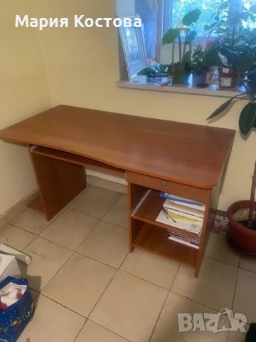 Дървено бюро 