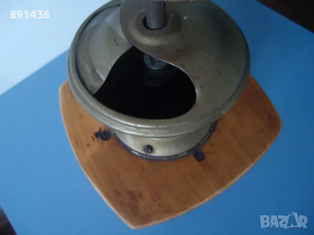 Стара ретро дървена мелница за кафе, снимка 11 - Антикварни и старинни предмети - 50342261