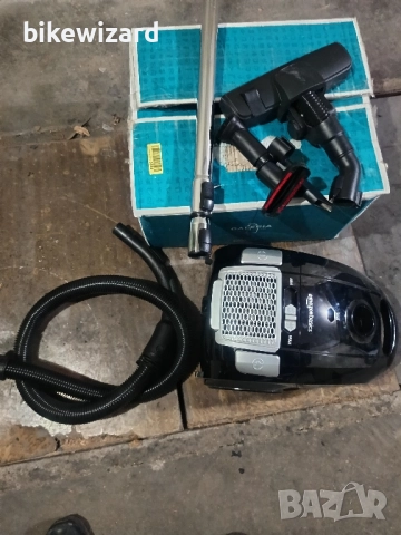 Прахосмукачка 700W Amazon Basics 