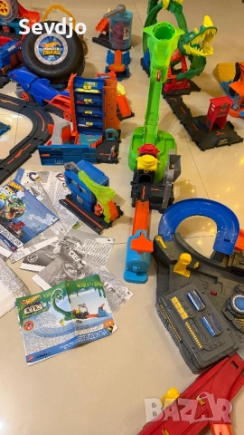 Hot WHeels град за игра, снимка 5 - Коли, камиони, мотори, писти - 52956188