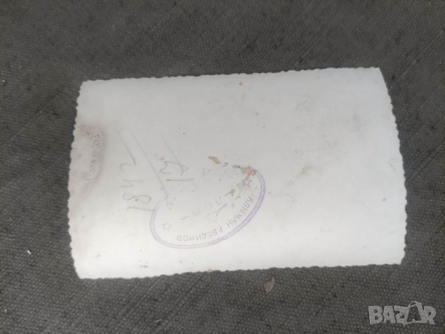 Продавам стара снимка На маса и с бира. Алина Абединов Лом, снимка 2 - Други - 37324016