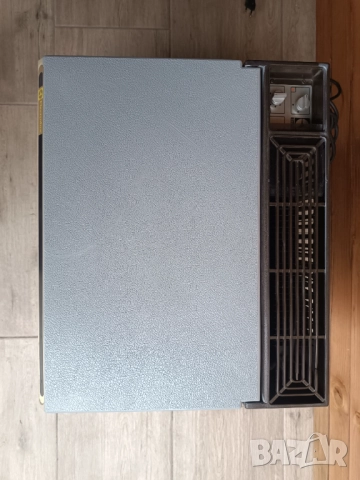 Хладилник на газ 12 и 220 волта Electrolux , снимка 2 - Хладилни чанти - 52505781