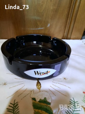 Стъклен, матиран пепелник,цвят-черен,маркиран. Внос Германия., снимка 1