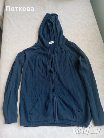 Почти нова жилетка плетиво с качулка 