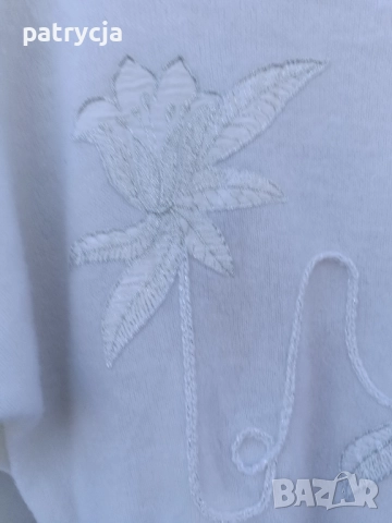 Vintage 80s бял пуловер с флорални мотиви XL, снимка 2 - Блузи с дълъг ръкав и пуловери - 52371564