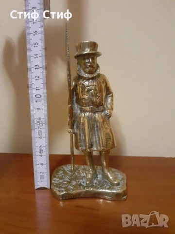 Стара месингова фигура