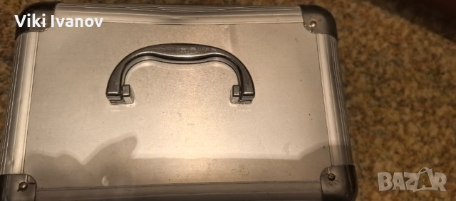 Алуминиево куфарче за козметика със забележки