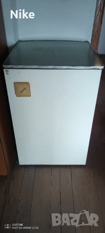 Малък хладилник Мраз