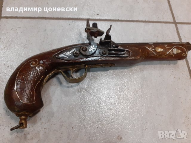 Стар красив кремъчен пистолет,пищов,пушка