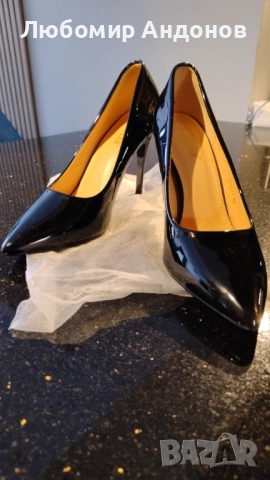 Дамски черни-лачени обувки, снимка 2 - Дамски обувки на ток - 53063248