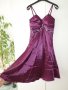 Сатенена лилава рокля с камъни, снимка 1 - Рокли - 29254338