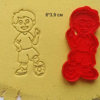 Момче Футболист пластмасов резец форма фондан тесто бисквитки, снимка 1 - Форми - 30364843