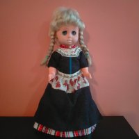 Колекционерска кукла народна носия Germany 32 см, снимка 3 - Колекции - 44477967