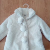 Бяло пухено палтенце, снимка 1 - Бебешки якета и елеци - 31754619