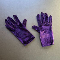 Елегантни къси дамски ръкавици от лилав плюш 8648, снимка 2 - Ръкавици - 44290651