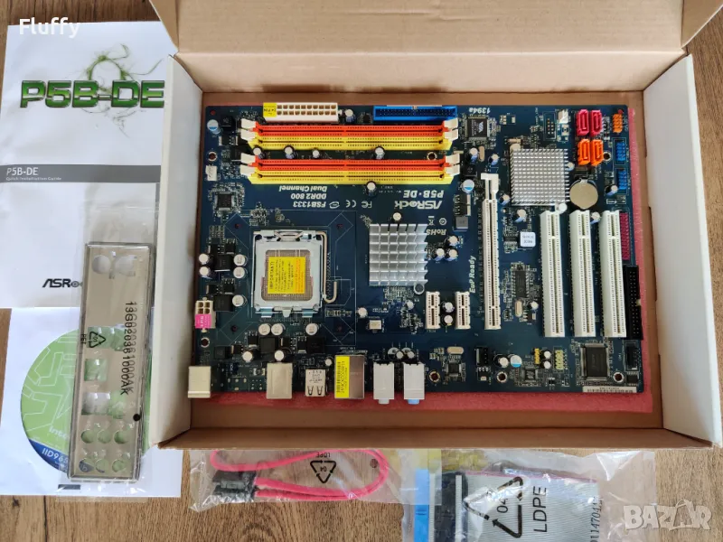 Дънна платка ASRock P5B-DE + процесор Intel Core 2 Quad Q8300 (+ задна планка), снимка 1