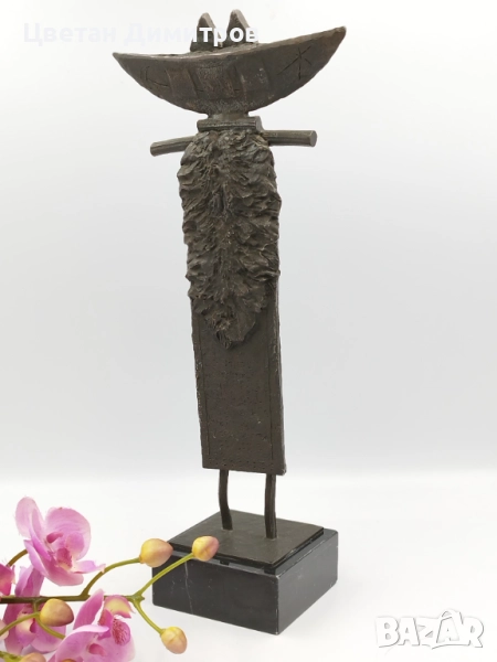 Авторска бронзова статуя на мраморна основа , снимка 1