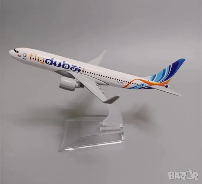 Бойнг 737 самолет Fly Dubai модел макет метален лайнер полет, снимка 1