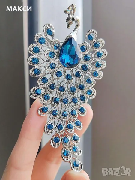 Красива елегантна брошка със сини кристали от висок клас с паун в сребристо, снимка 1
