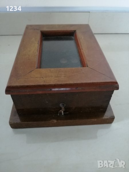 Стара дървена кутия 16.5 х 12 h 7.5 см. , снимка 1