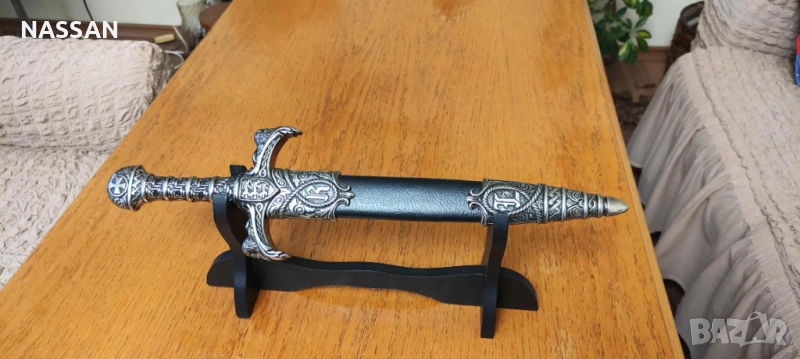 Декоративна метална сабя/ реплика/ с орнаменти и дървена стойка, снимка 1