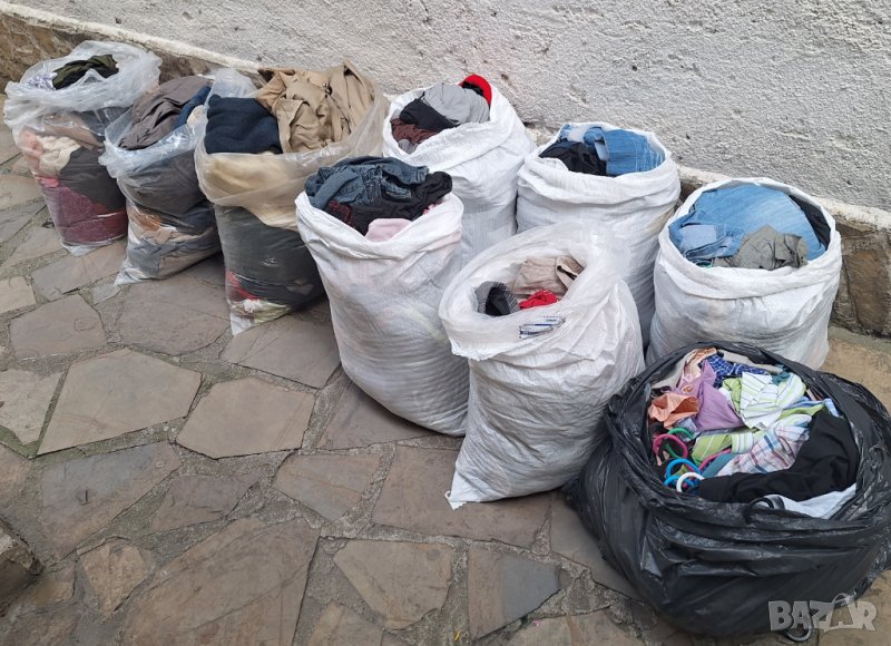 9 чувала за 40 лв./Дамски и Мъжки дрехи-смес /от магазин втора употреба/, снимка 1