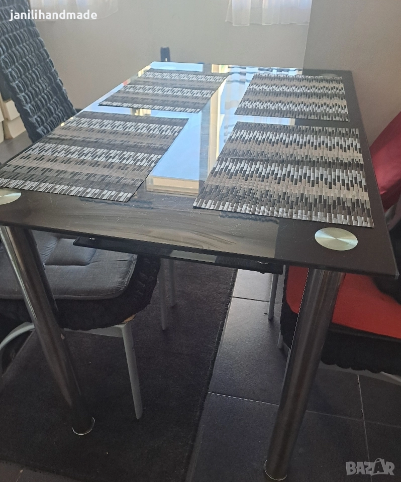 Черна стъклена трапезна маса, снимка 1