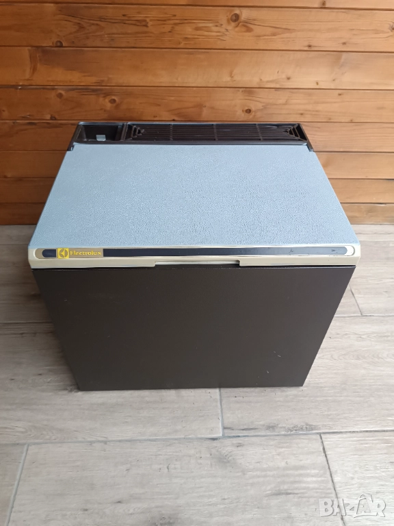 Хладилник на газ 12 и 220 волта Electrolux , снимка 1