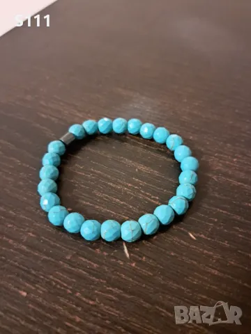 Гривни от естествени камъни