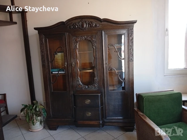 Старинни библиотека и писалище 