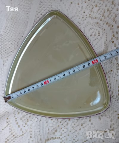 Триъгълно порцеланово плато на СИП, снимка 2 - Аксесоари за кухня - 42622774