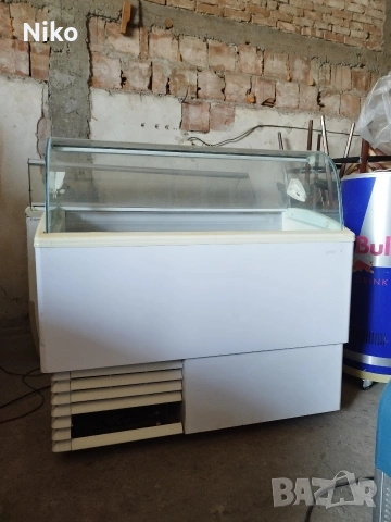 Витрина за сладолед 