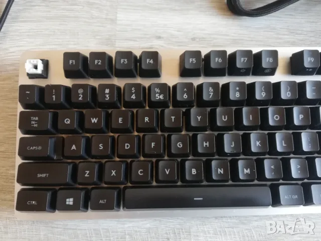 Logitech G413 silver механичка клавиатура с подсветка, снимка 2 - Клавиатури и мишки - 56119117