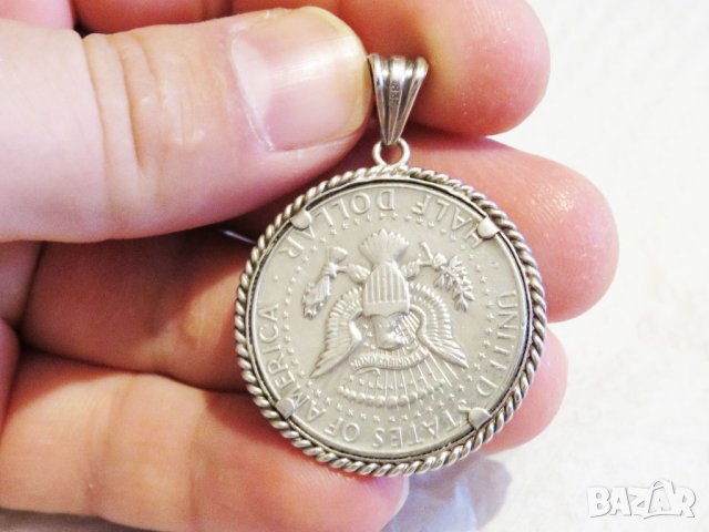Медальон - сребърен американски долар, HALF DOLLAR - 1964 г. с лика на Кенеди и сребърен обков, снимка 5 - Колиета, медальони, синджири - 29630344