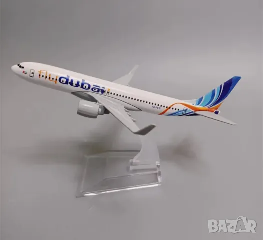 Бойнг 737 самолет Fly Dubai модел макет метален лайнер полет