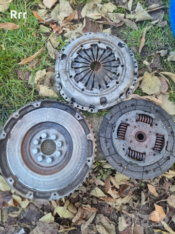 Твърд маховик в комплект съдиединител пежо ситроен 2000 Hdi