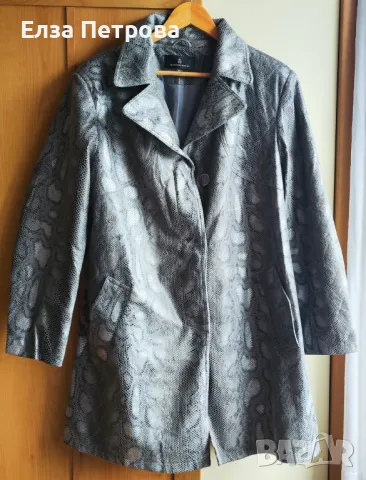 Дамско зимно/късна есен от еко кожа в змийски принт в черно и светло сиво; 4XL÷5XL