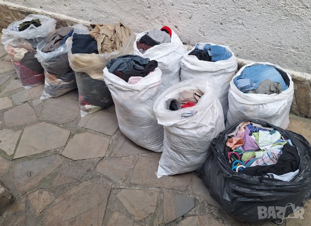 9 чувала за 40 лв./Дамски и Мъжки дрехи-смес /от магазин втора употреба/