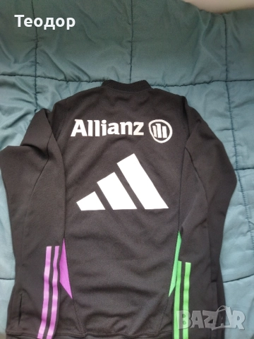 Продавам яке на Байерн Мюнхен. Оригинално е чисто ново е. Струва 80 лв. Номерът е S, снимка 2 - Якета - 52341208